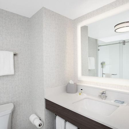 Holiday Inn Express Hotel & Suites Ottawa Airport By Ihg Zewnętrze zdjęcie