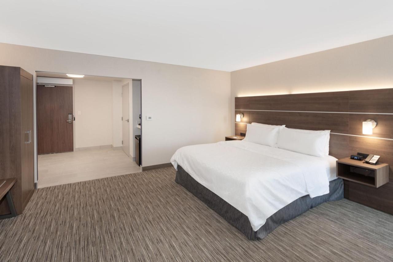 Holiday Inn Express Hotel & Suites Ottawa Airport By Ihg Zewnętrze zdjęcie