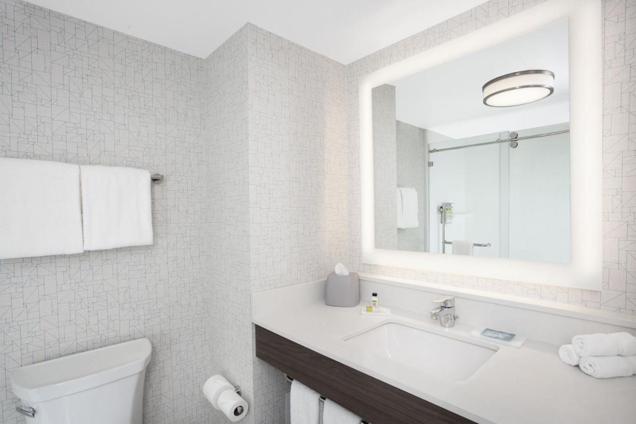 Holiday Inn Express Hotel & Suites Ottawa Airport By Ihg Zewnętrze zdjęcie