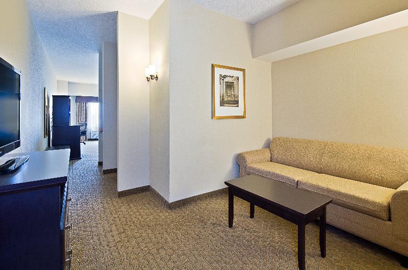 Holiday Inn Express Hotel & Suites Ottawa Airport By Ihg Zewnętrze zdjęcie