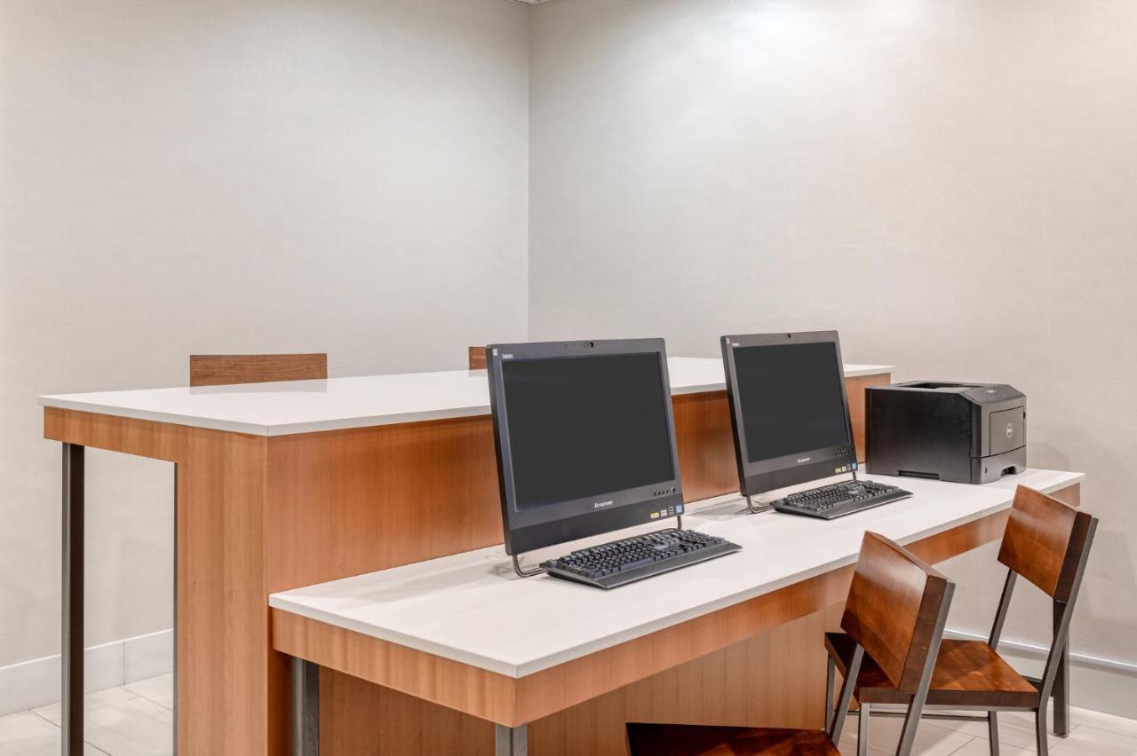 Holiday Inn Express Hotel & Suites Ottawa Airport By Ihg Zewnętrze zdjęcie