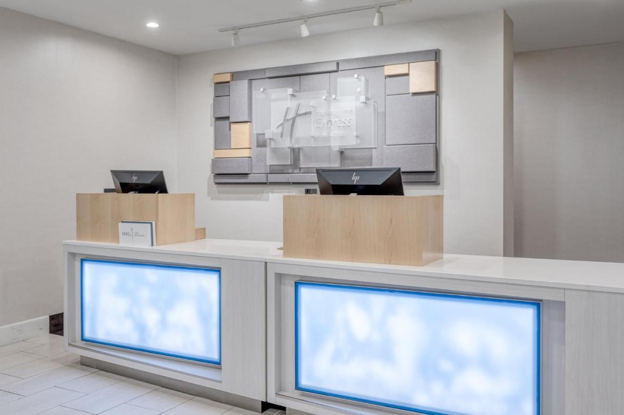 Holiday Inn Express Hotel & Suites Ottawa Airport By Ihg Zewnętrze zdjęcie